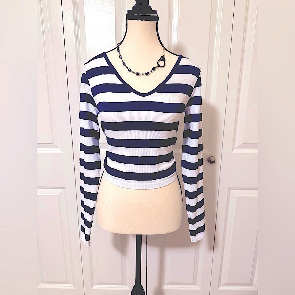 Striped Navy Blue & White V-Neck Long Sleeve Top. NWOT